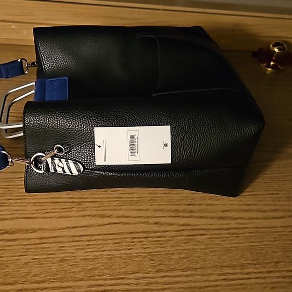 Cirque Du Soleil Black tote bag w/extra straps and makeup bag - Picture 2 of 14